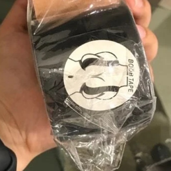 Boob tape - Picture 4 of 7